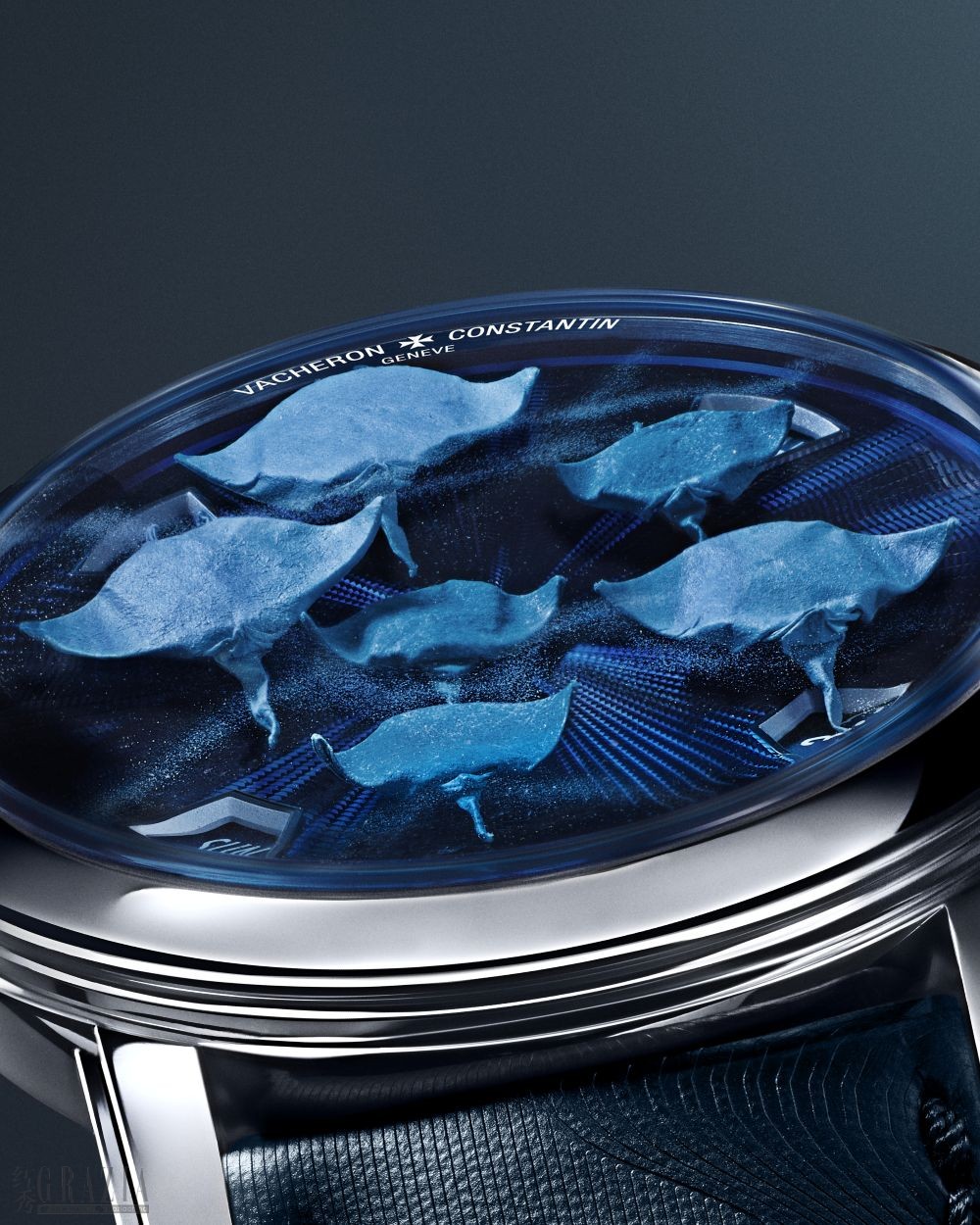 kggll20260901122019.jpg Métiers d’Art艺术大师系列致敬动物王国腕表 – 折纸蝠鲼_场景图_02.jpg