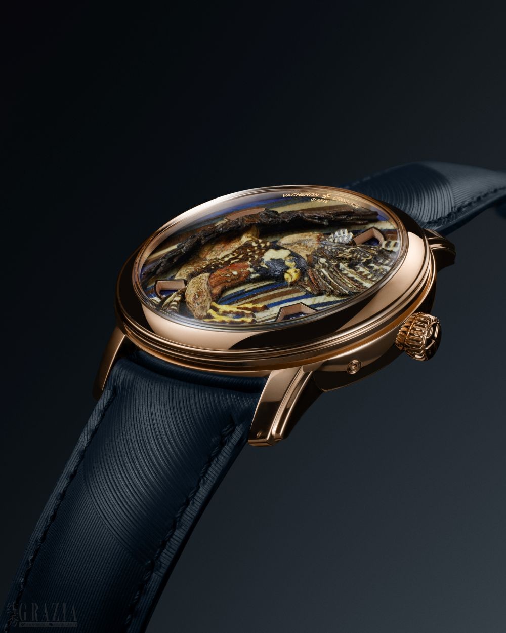 qwztv20260901122106.jpg Métiers d’Art艺术大师系列致敬动物王国腕表–木镶鹰翼_场景图_01.jpg