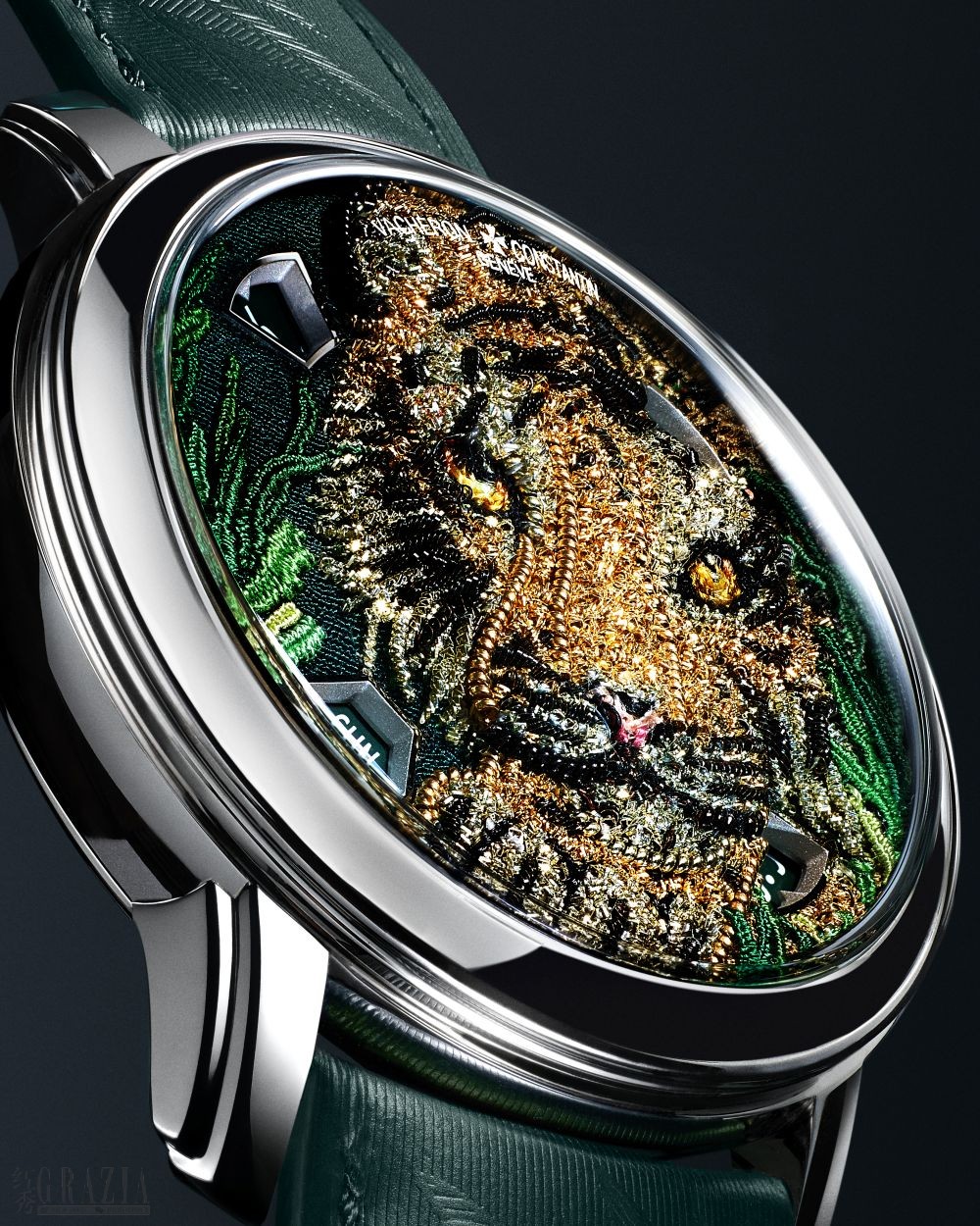 vsizk20260901121955.jpg Métiers d’Art艺术大师系列致敬动物王国腕表-刺绣猛虎_场景图_04.jpg
