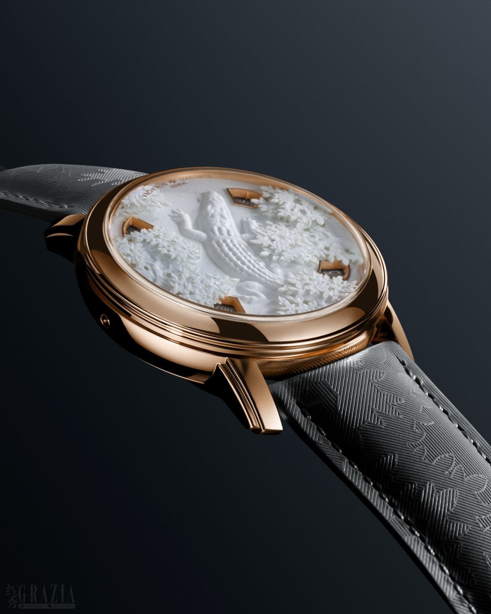 xjyot20260901122006.jpg Métiers d’Art艺术大师系列致敬动物王国腕表 – 纸雕鳄鱼_场景图_01.jpg