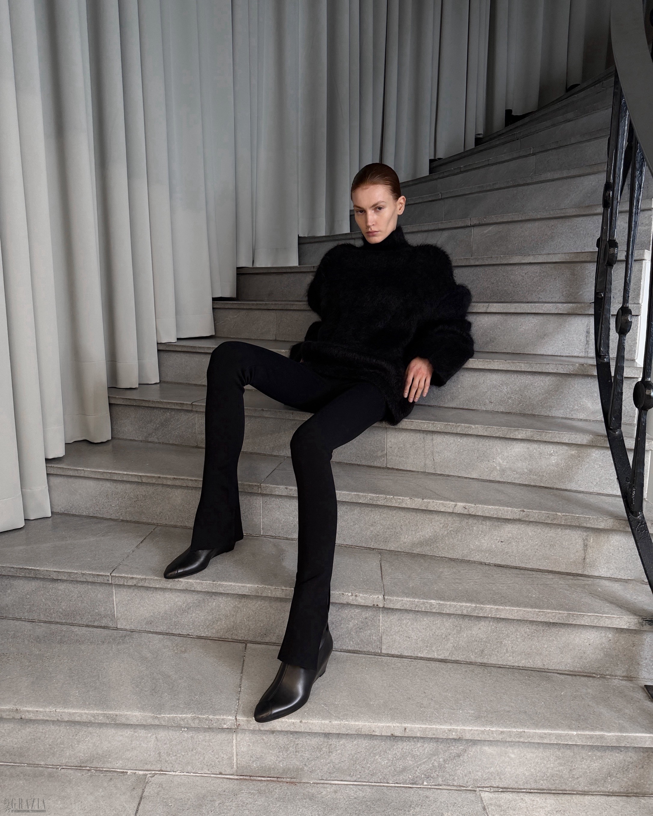 Aeyde_FW26_Lookbook_Retouched_D2_Mia_Cap_Black_Nappa_Cover (1).jpg
