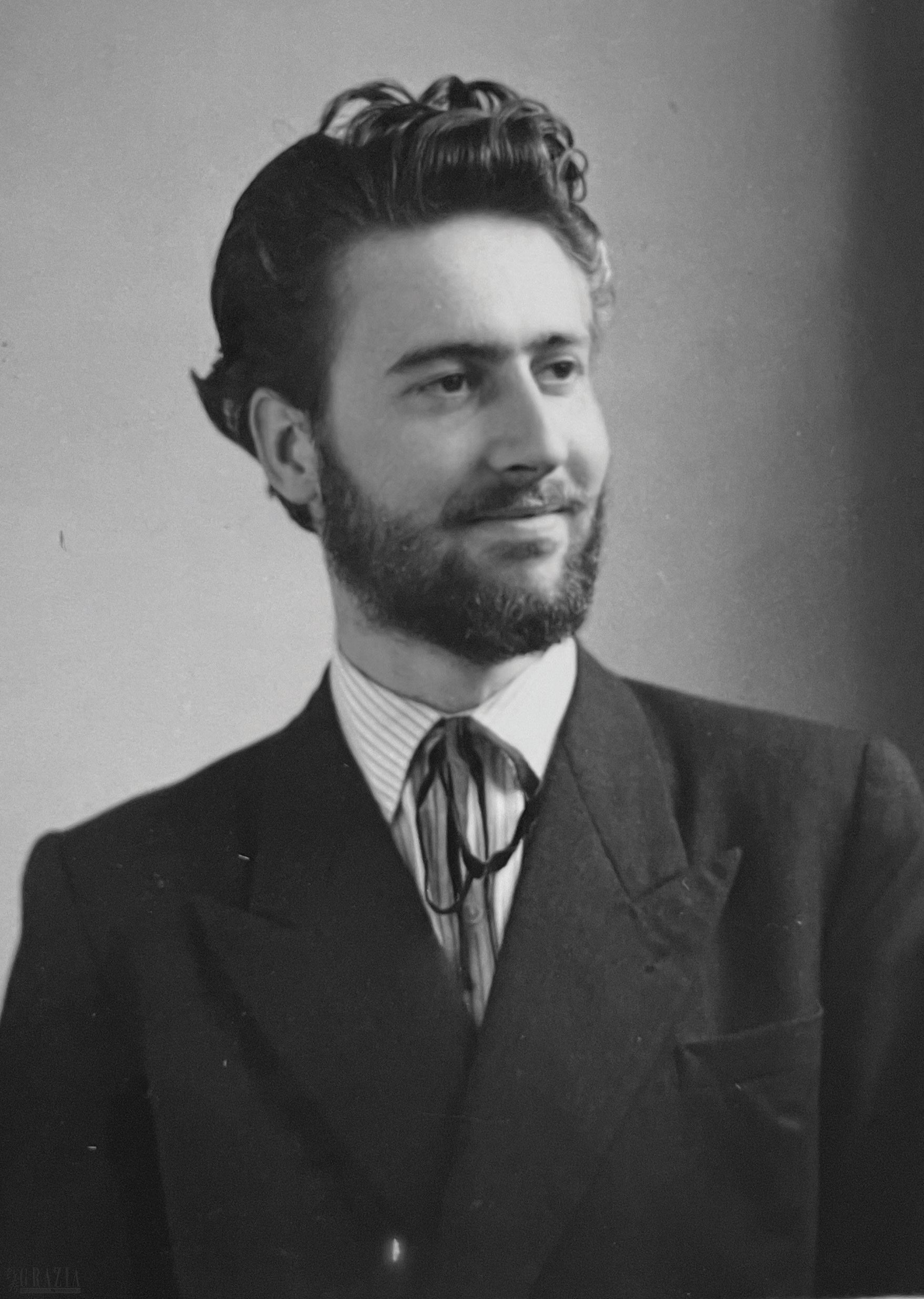 08_年轻时的杰罗·尊达.jpg