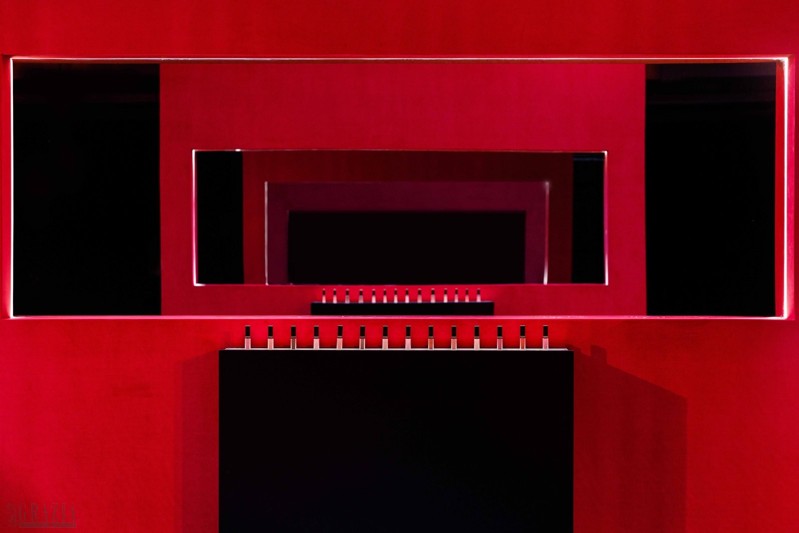 绝色之夜 展示台.jpg