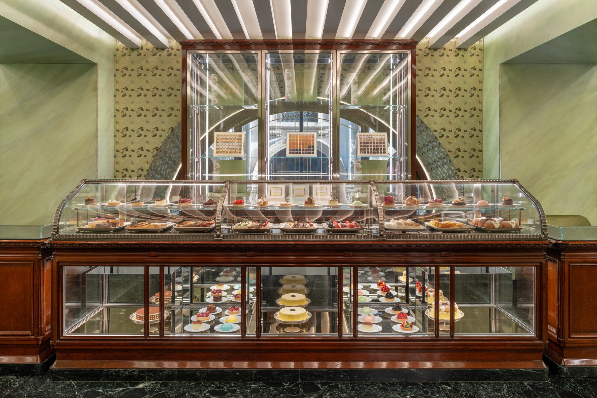 Marchesi 1824_Prada Galleria Vittorio Emanuele II.jpg
