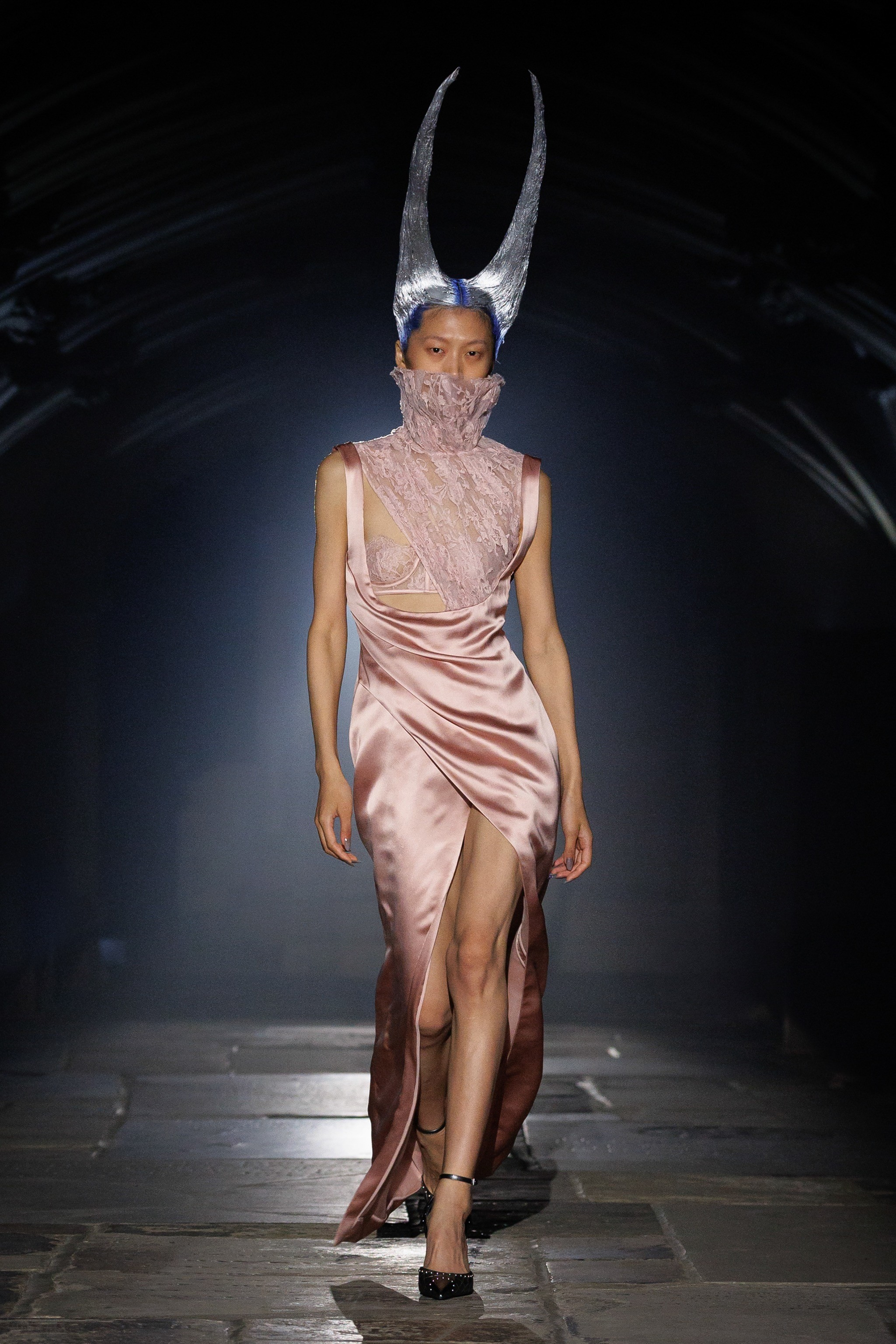 McQueen_SS27_Press_Look_04.JPG
