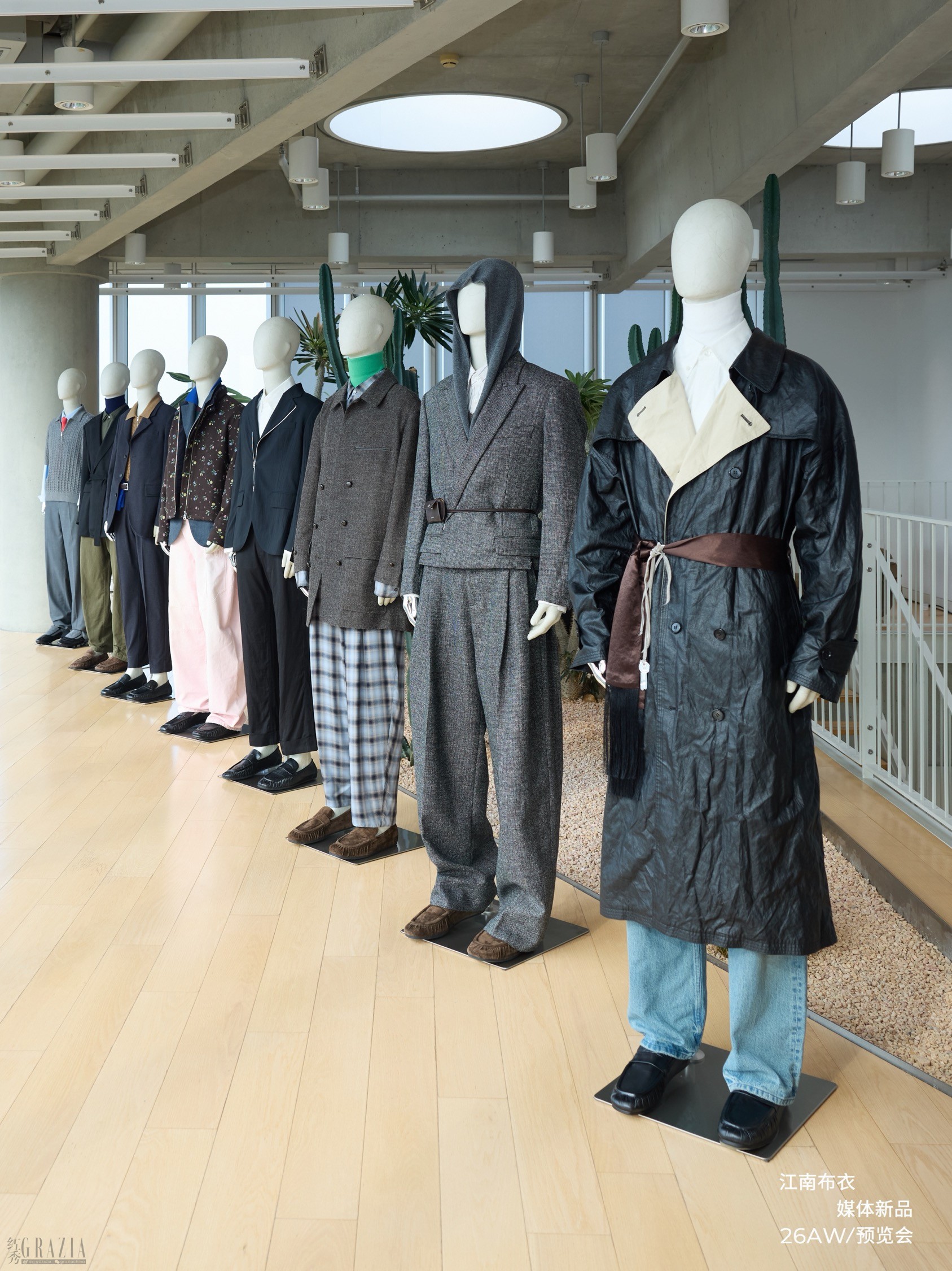 插图6-速写人台组展示图.jpg