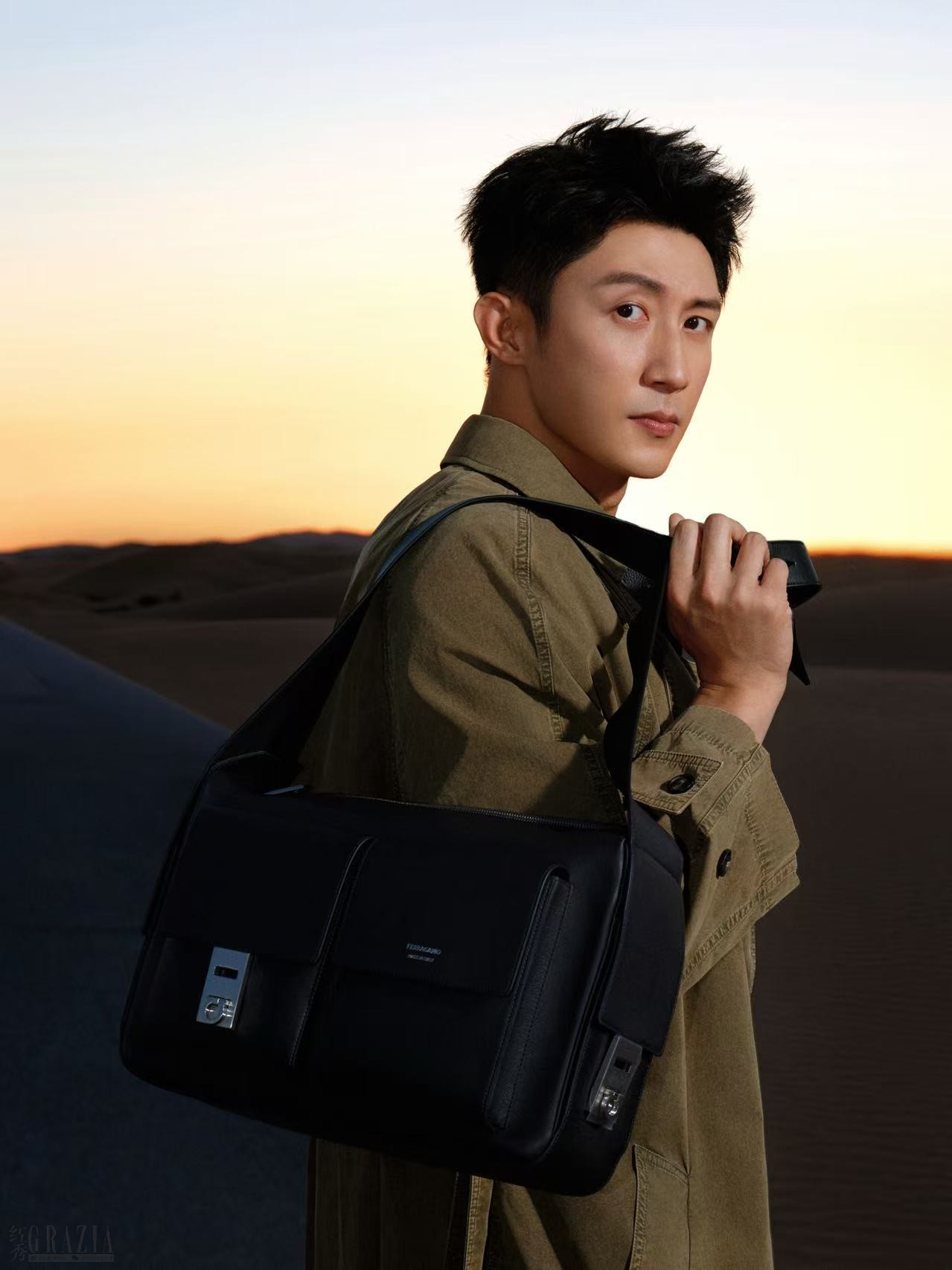 bollu20260925144815.jpg 1. 黄景瑜启程米兰FERRAGAMO 2027春夏系列时装秀.jpg
