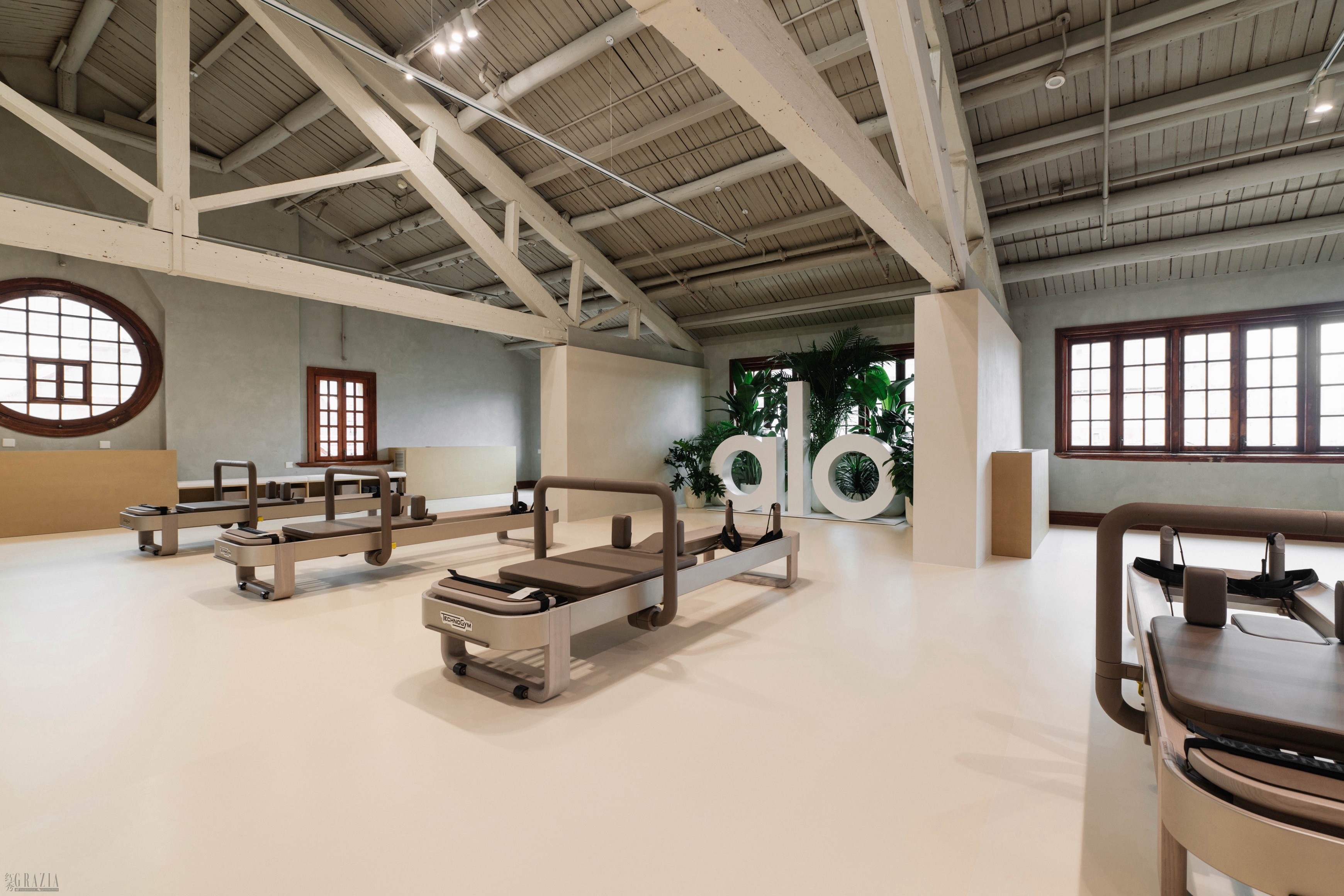 ALO ZY POP-UP STORE-8.jpg