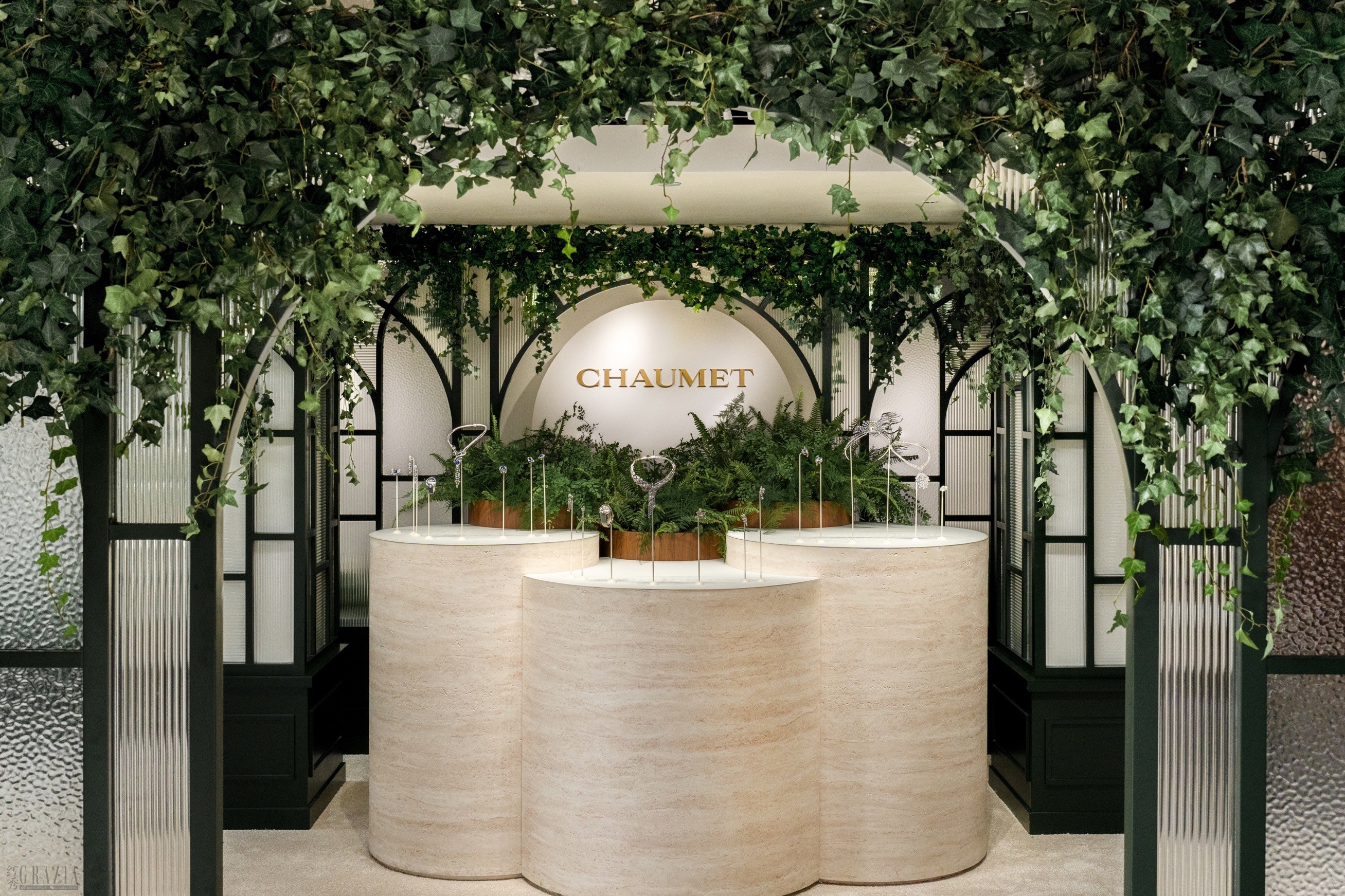 1.CHAUMET A Journey through Nature闻香撷芳高定珠宝套系私属品鉴.jpg