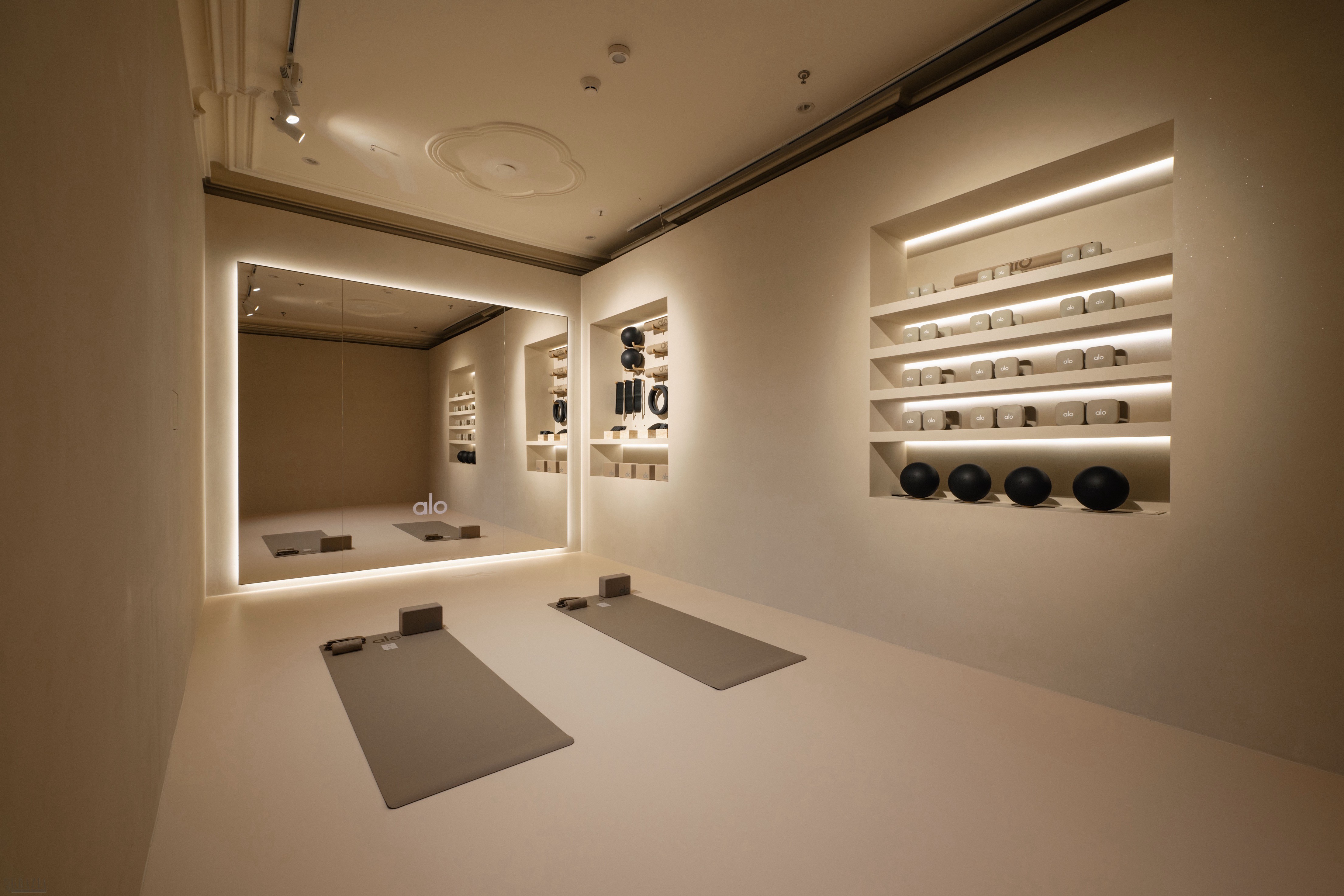 ALO ZY POP-UP STORE-6.jpg