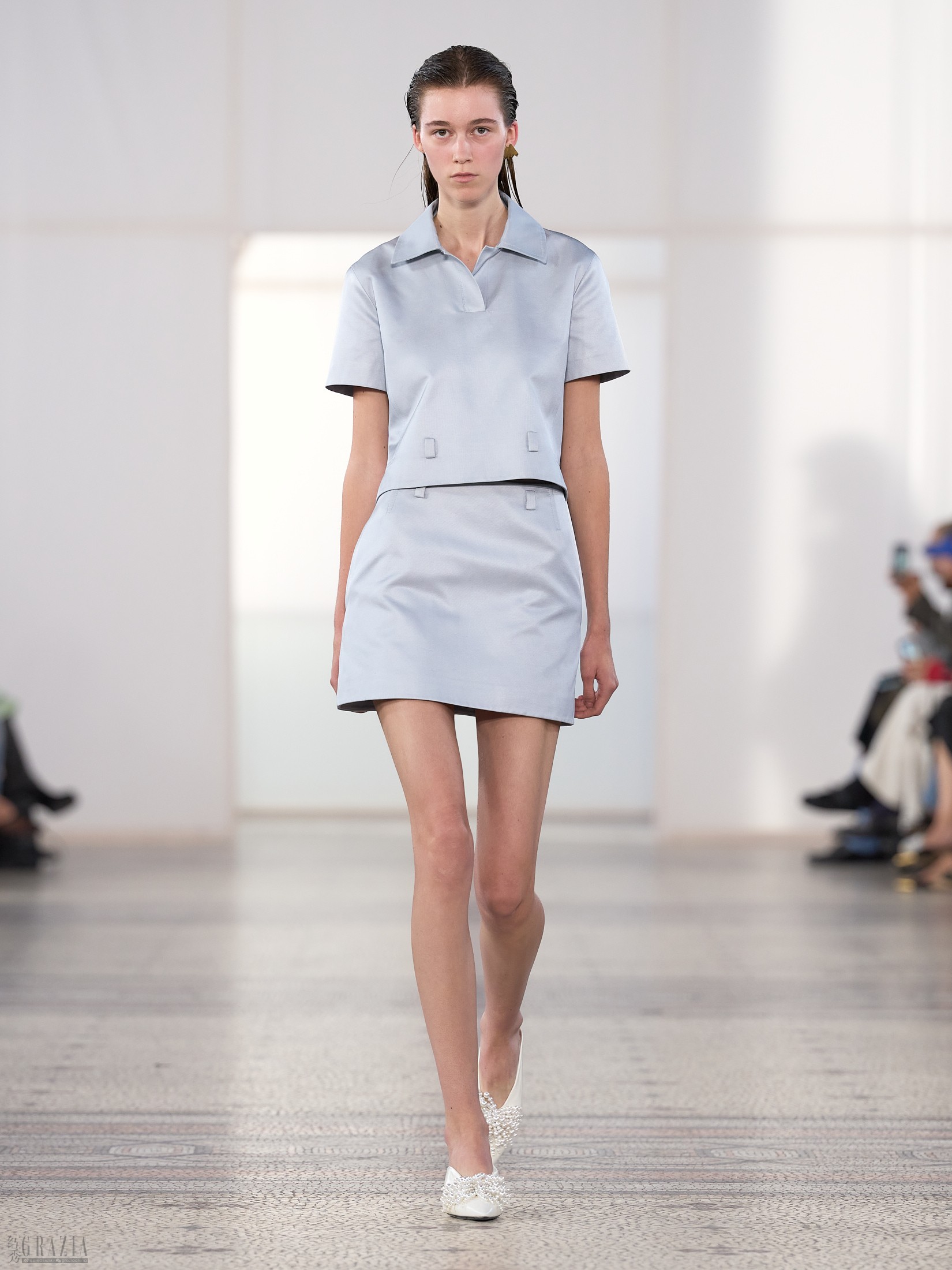 Look 01.jpg