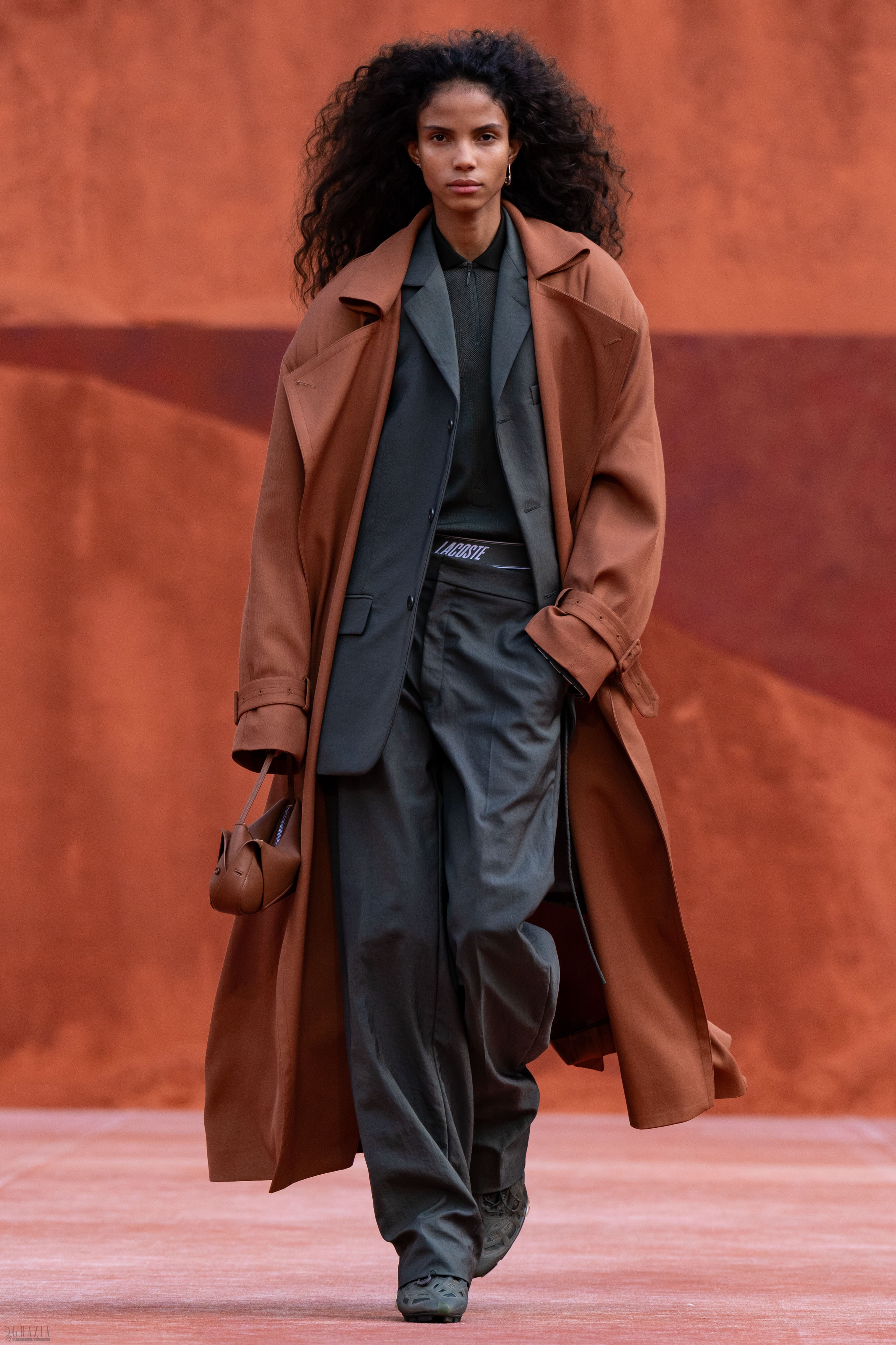 vazni20261005091032.jpg LACOSTE SS27 LOOK 1.jpg