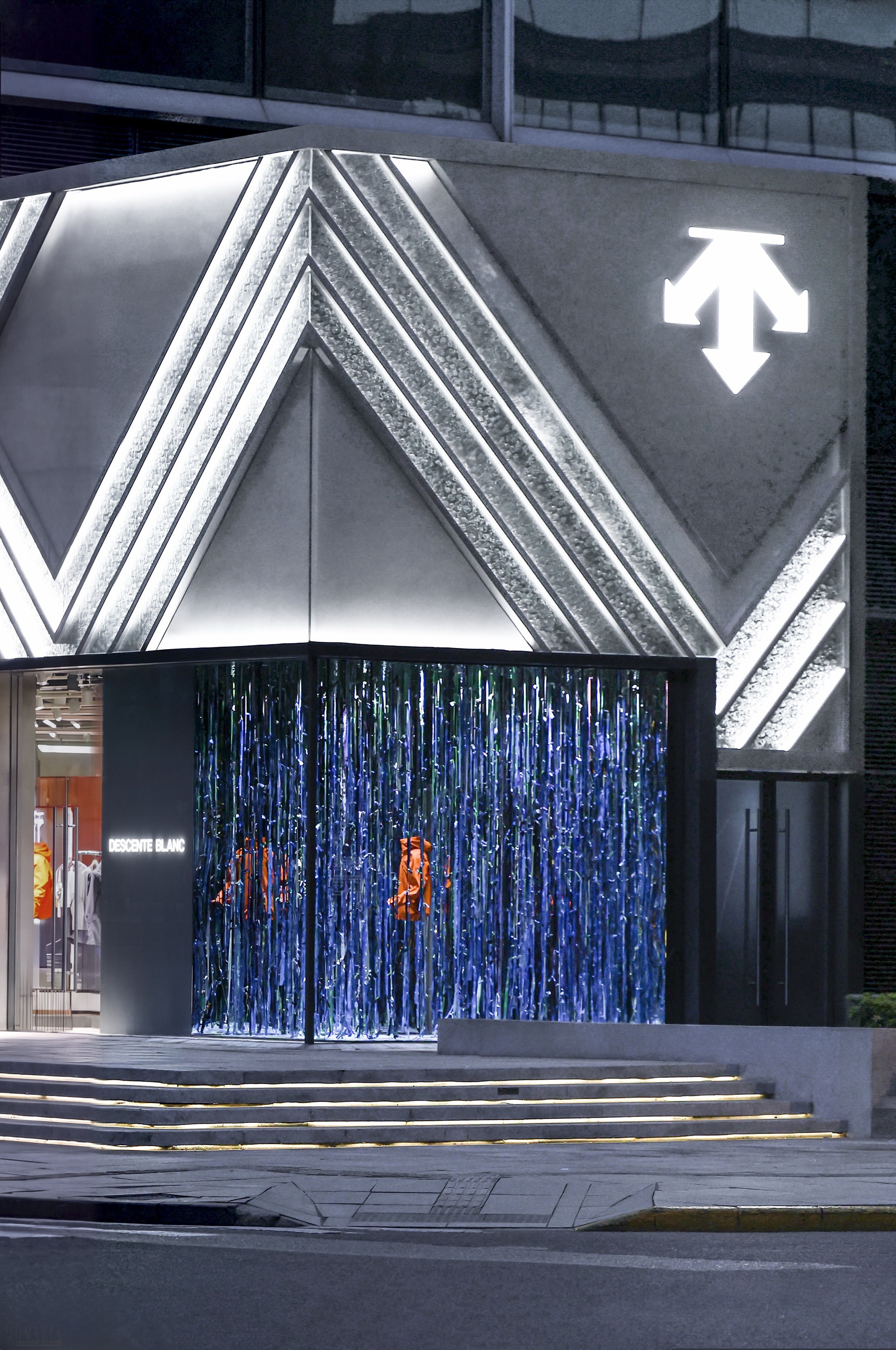 图8：艺术家鞠婷为迪桑特静安嘉里中心城市概念店打造空间装置作品《细雨》.JPG