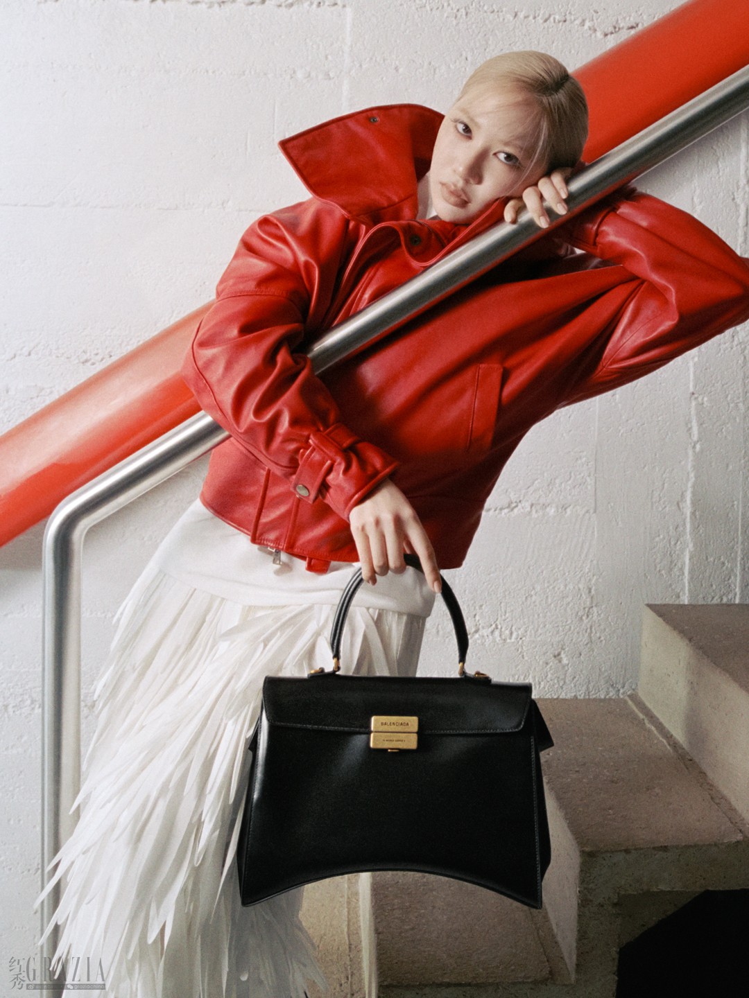 BALENCIAGA HOURGLASS AVENUE BAG CAMPAIGN IMAGE 17.jpg