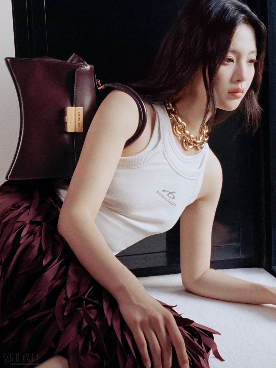 BALENCIAGA HOURGLASS AVENUE BAG CAMPAIGN IMAGE 27.jpg