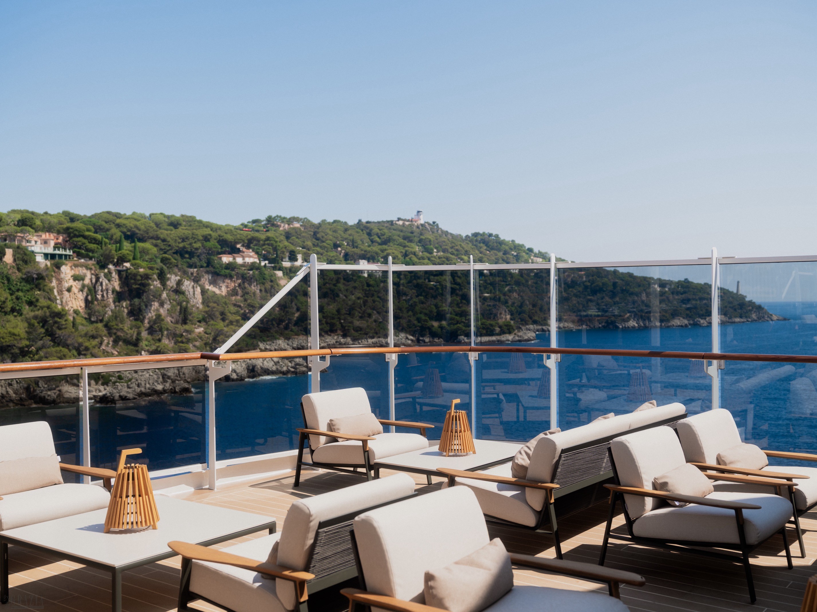EXPLORA III SKY BAR.jpg