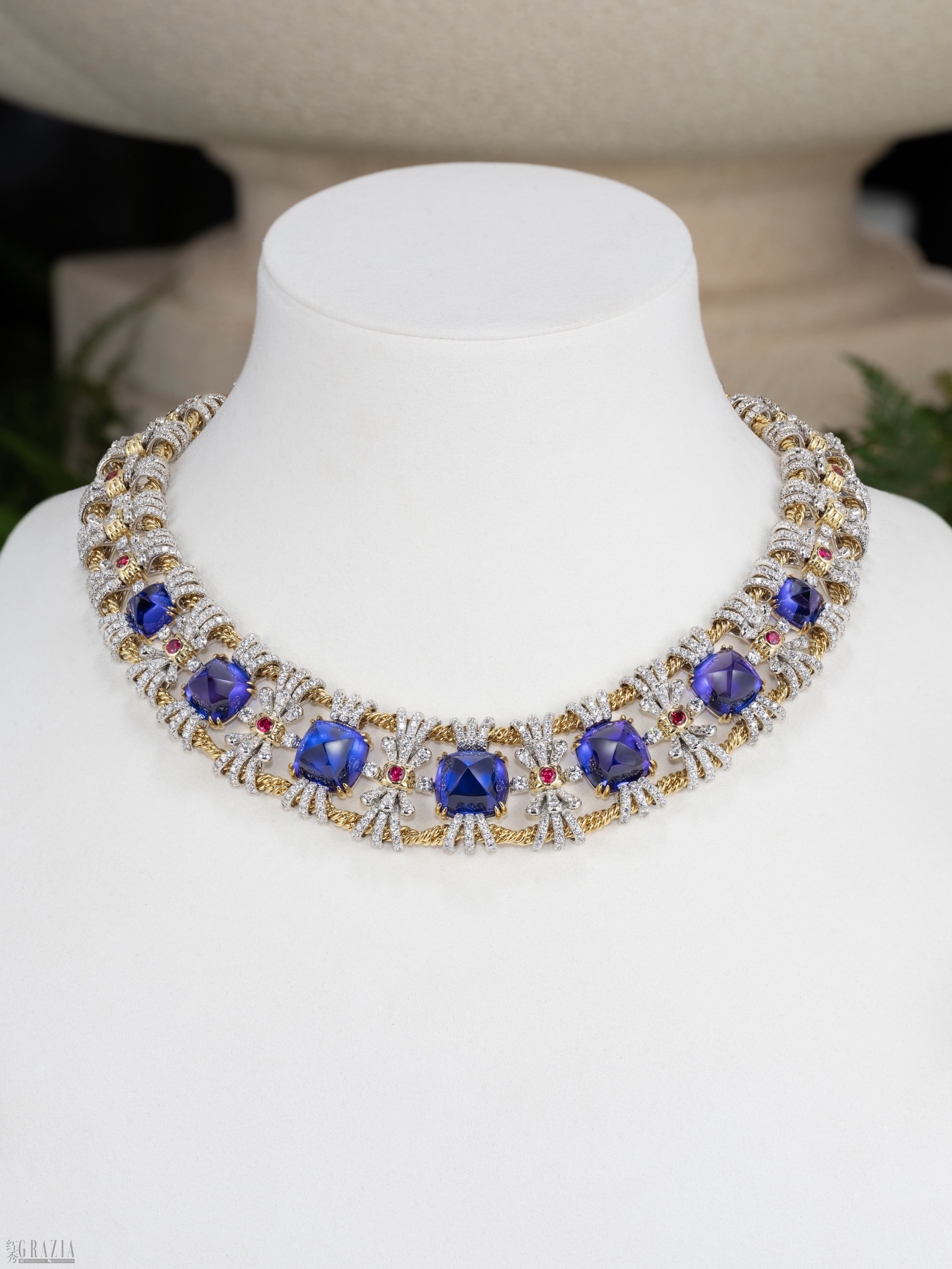 asdom20261024132048.jpg 金缕织梦(Raffia)主题项链,来自蒂芙尼2026 Blue Book高级珠宝系列Hidden Garden花语秘境.jpg