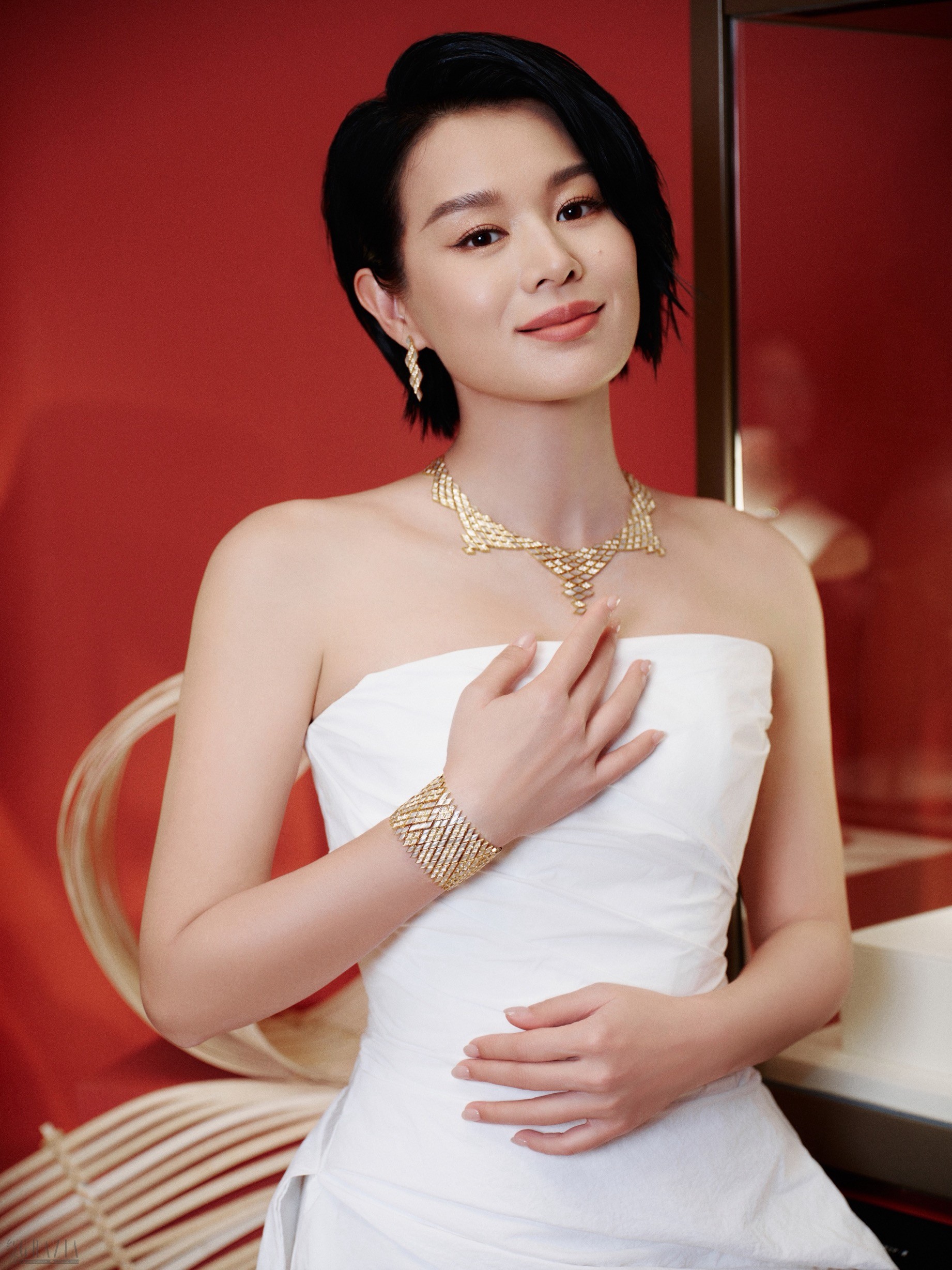 图8：胡杏儿演绎周生生YuYu系列新作涟漪流光.jpg