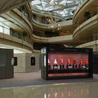 《迪奥剧院》展览华丽登陆申城，于上海国金中心商场盛大揭幕