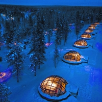  看极光 这间冰天雪地里的玻璃球小屋不错哦！