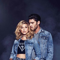 Hailey Baldwin 惊艳出镜“GUESS Originals –1981周年胶囊”系列宣传大片