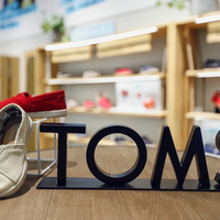 TOMS 2017秋冬“爱心之履”新品发布，引领率性出行