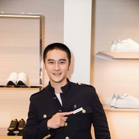 HOGAN中国区品牌大使蒋劲夫亮相上海HOGAN精品店 发布 HOGAN H-ONE系列“夫仔蓝”运动鞋