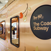 地铁车厢装置展现纽约怀旧情怀——COACH纽约成衣限时风尚巡展