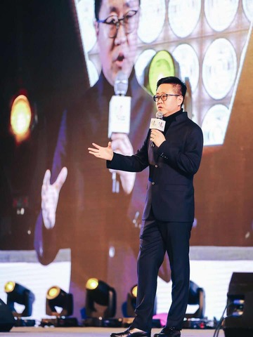 V领地青年社区举办年度盛会，“首席生活官”井柏然助力传递公益能量