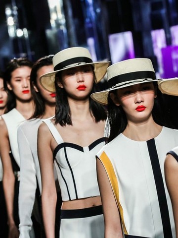 先锋的女性，引领我们上升 COMME MOI 2018春夏