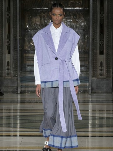 “AERIAL DISPLAY” SIMON MO AW18 伦敦时装周发布秀