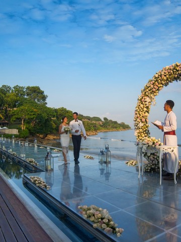 巴厘岛金巴兰湾四季度假酒店：在巴厘岛最长的水上婚礼走廊上说“我愿意”