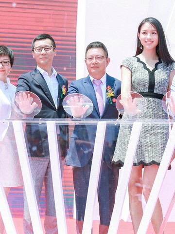 《与爱共生——爱慕25年庆典活动》