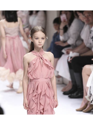 高定与浪漫的一次约会，原来中国还有这么仙的儿童礼服