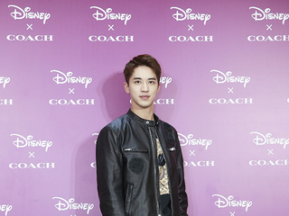 与许魏洲一起颠覆经典Disney公主童话——Disney X Coach 暗黑童话系列概念店于南京德基中庭盛大开幕