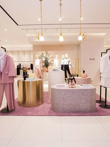  “破界而生”- Lily商务时装16周年品牌盛典 明星名人齐聚 开启超级智慧门店