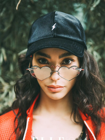 那款被流汗女神带断货的爱心墨镜，居然被他们买到了！