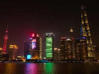 星巴克®星倍醇™点亮“外滩之窗”