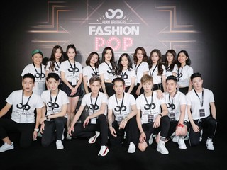 2018“ICON SEARCH新星盛典”优胜选手 亮相Fashion Pop华谊兄弟时尚之夜