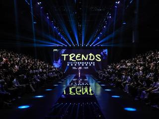 流行趋势发布大放异彩，海宁皮革城华丽演绎皮革高级style