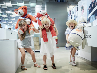 儿童时装和生活方式汇聚于佛罗伦萨展示出活力和极大的创意。