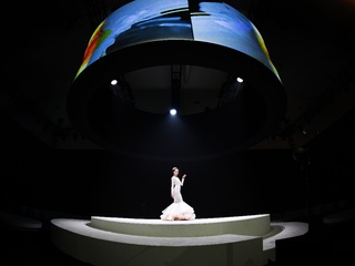 德国施华蔻型格由我 女神莫文蔚25周年演唱会绝色绽放