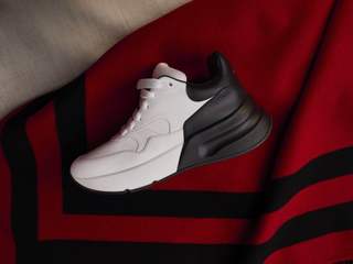 Alexander McQueen 2018年秋冬系列Oversized Runner运动鞋   