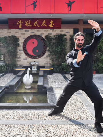 WWE ®超级巨星赛斯·罗林斯 著名的“建筑师”亮相魔都