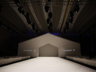 重回荒野 broadcast：播 2019 SS COLLECTION 