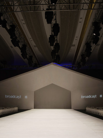 重回荒野 broadcast：播 2019 SS COLLECTION 