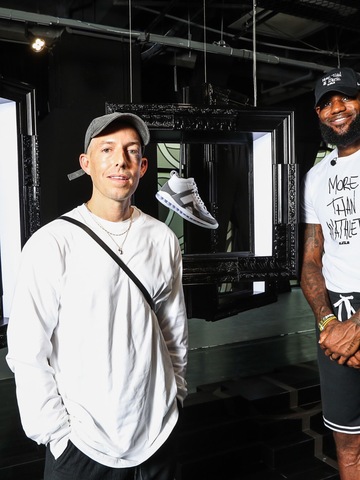 NikeLab X158呈现“LeBron James x John Elliott系列”艺术装置展 