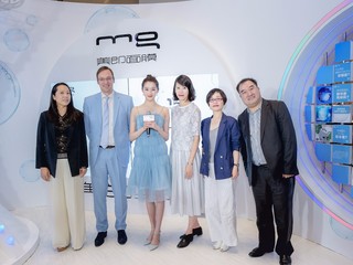 关晓彤亮相美即十五周年庆典，开启“美的坚持”探索之旅