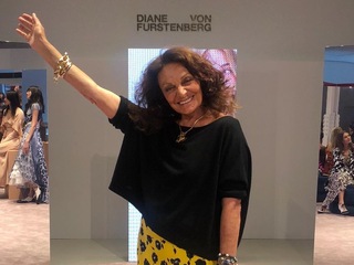 “ 为每位女性的先锋精神喝彩！”  — Diane von Furstenberg