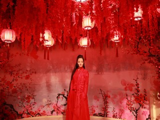 如歌烈火点燃“拳”城， 迪丽热巴、邹市明亮相上海杜莎
